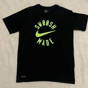 Black Nike T-Shirt in Youth Extra Large